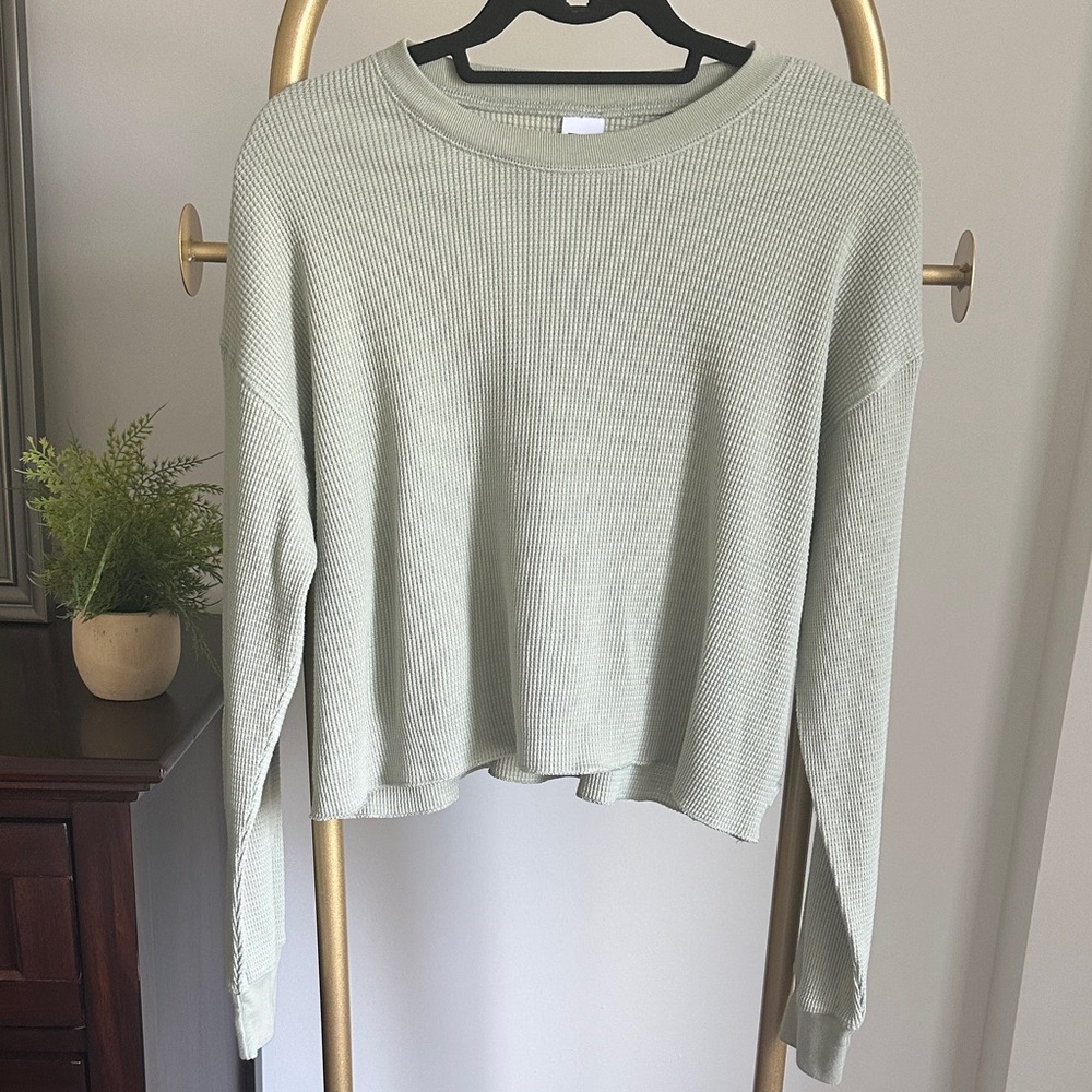 Aritzia TNA pale sage green long sleeve waffle knit top (size medium) ✨